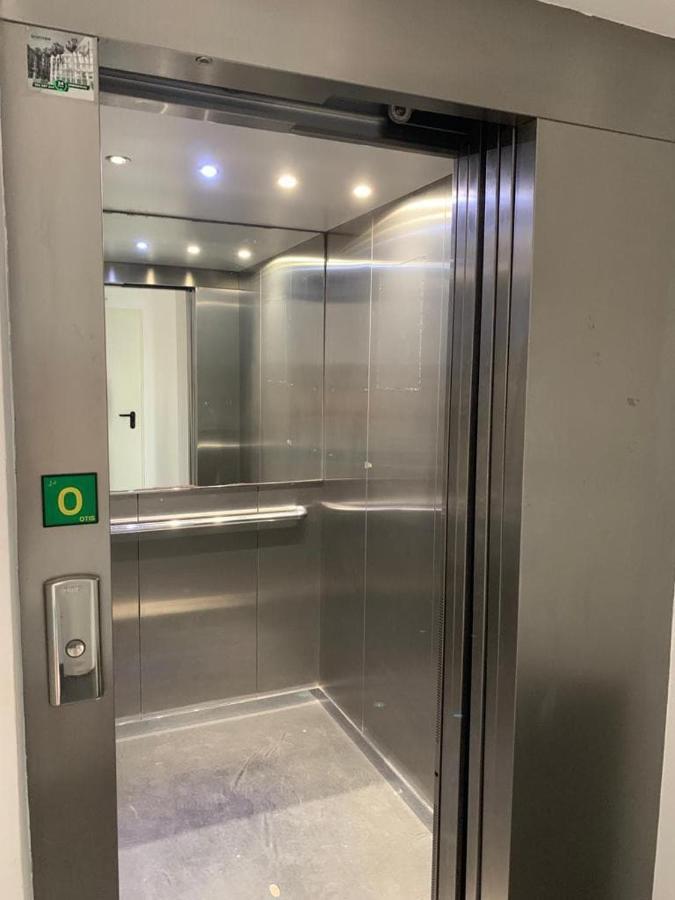 -Malagasunapts- Stylish City Centre Pool&Parking Exterior foto